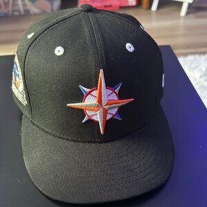 Black Baseball Cap with Compass Logo Seattle mariners fitted hat size 7 1/8